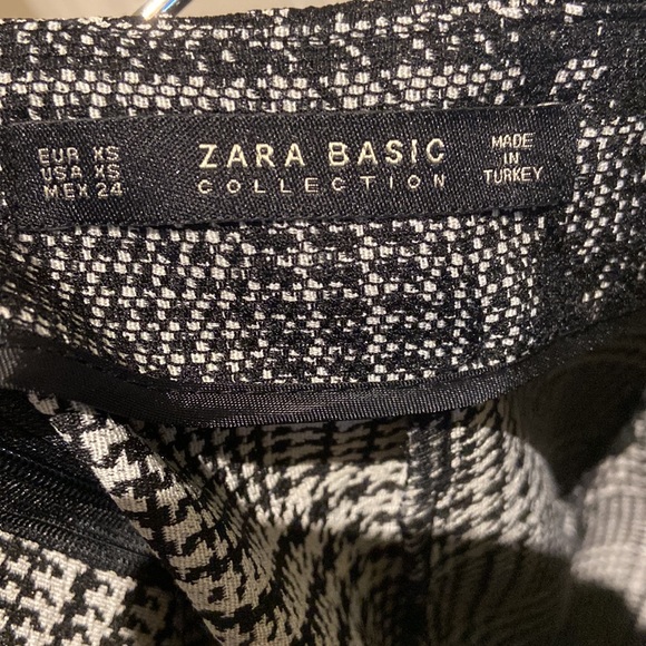 Black Zara A-line skirt with cutouts at bottom - Picture 4 of 4